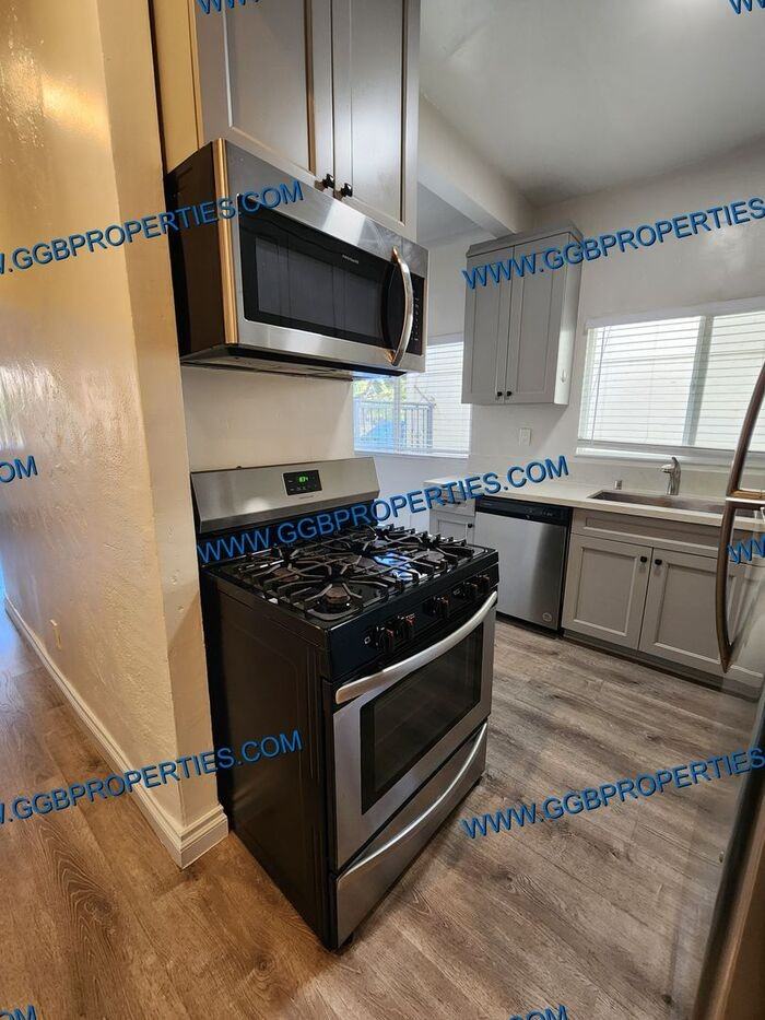 316 W 8th St #316 - Photo 2 of 17