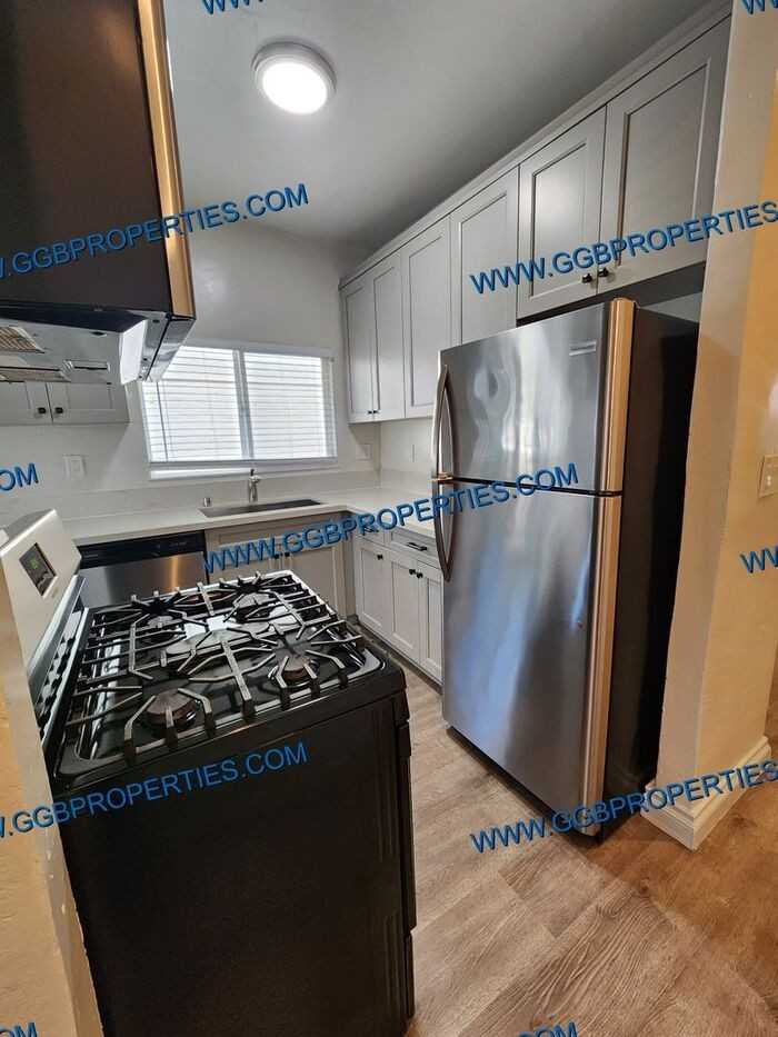 316 W 8th St #316 - Photo 3 of 17