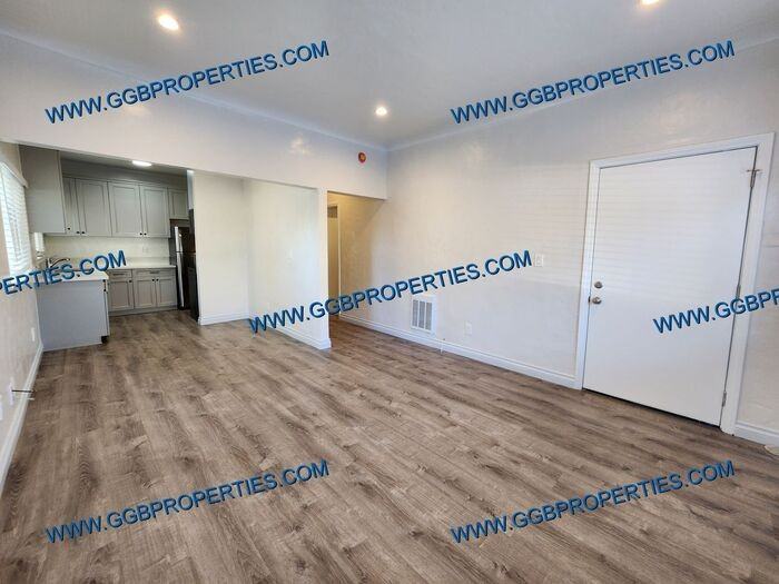 316 W 8th St #316 - Photo 6 of 17