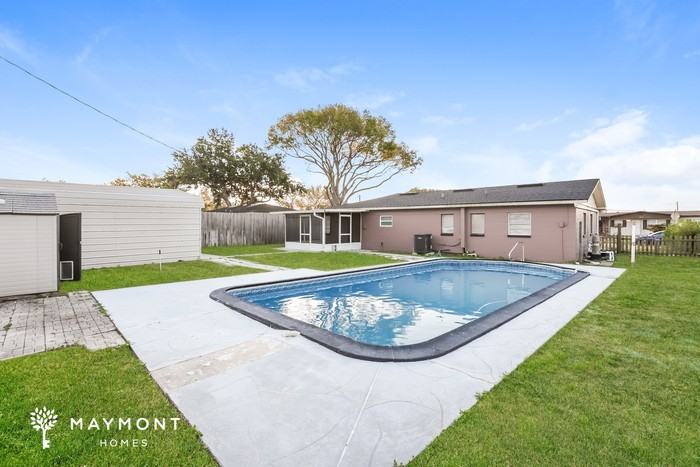 2430 Meadow Ln - Photo 2 of 11