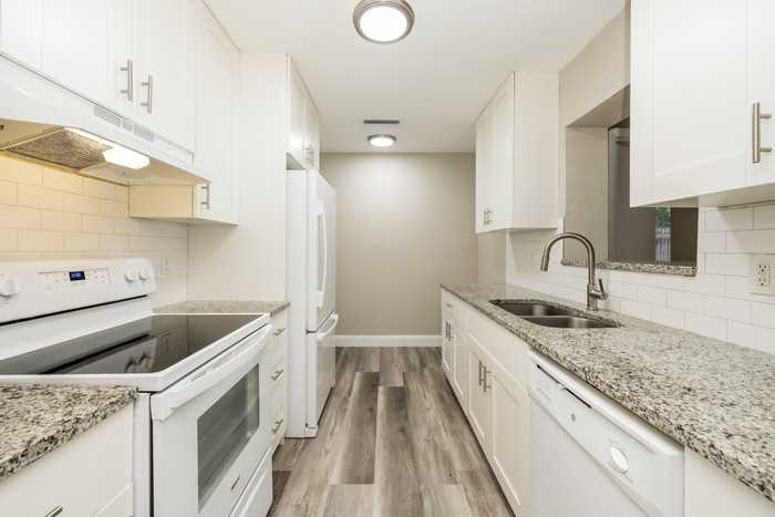 1023 San Pedro Dr - Photo 5 of 15