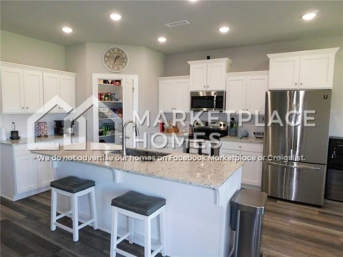 439 N Otoe St - Photo 4 of 23