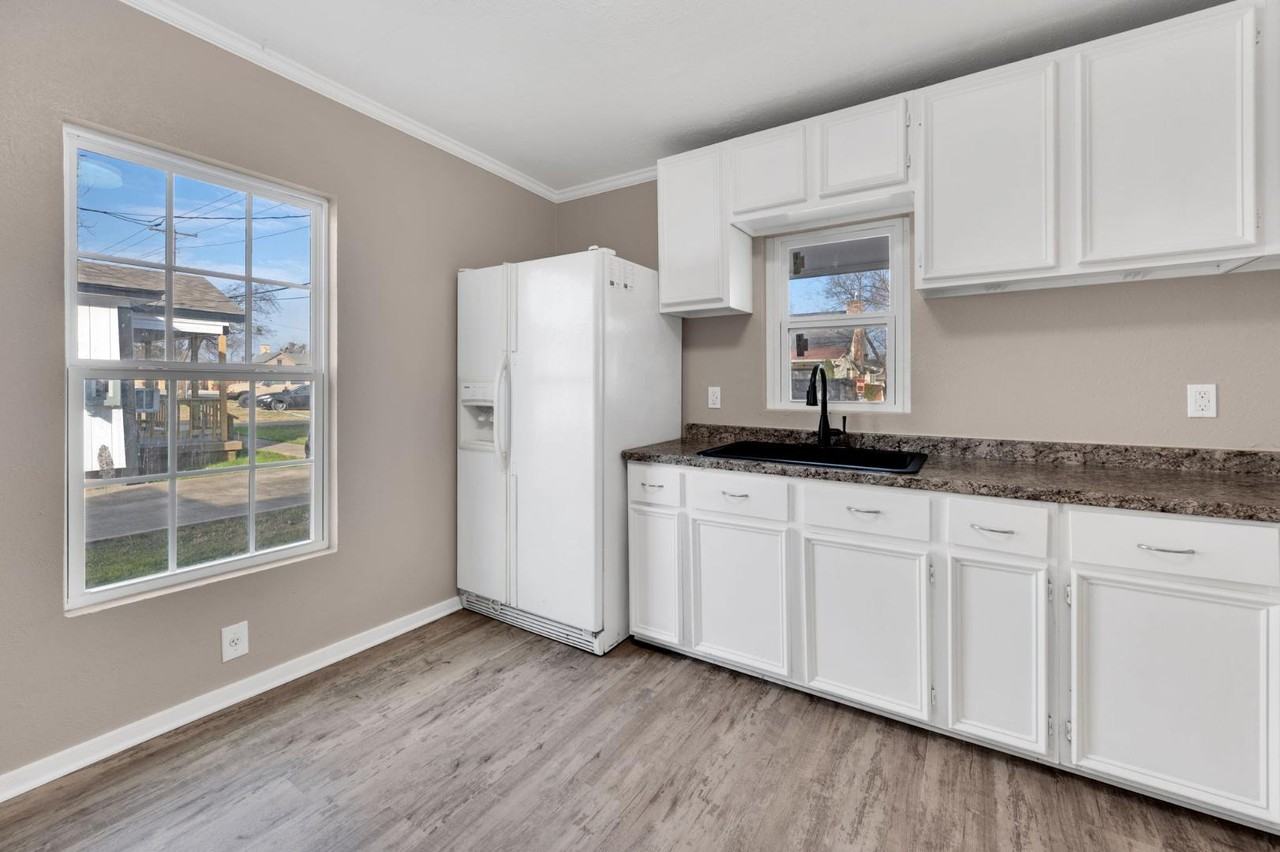 E Ave F Complex - Photo 5 of 30