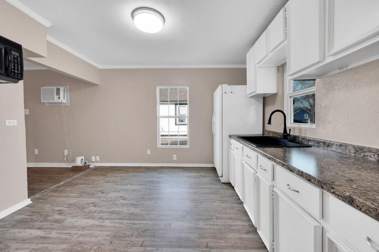 E Ave F Complex - Photo 6 of 30