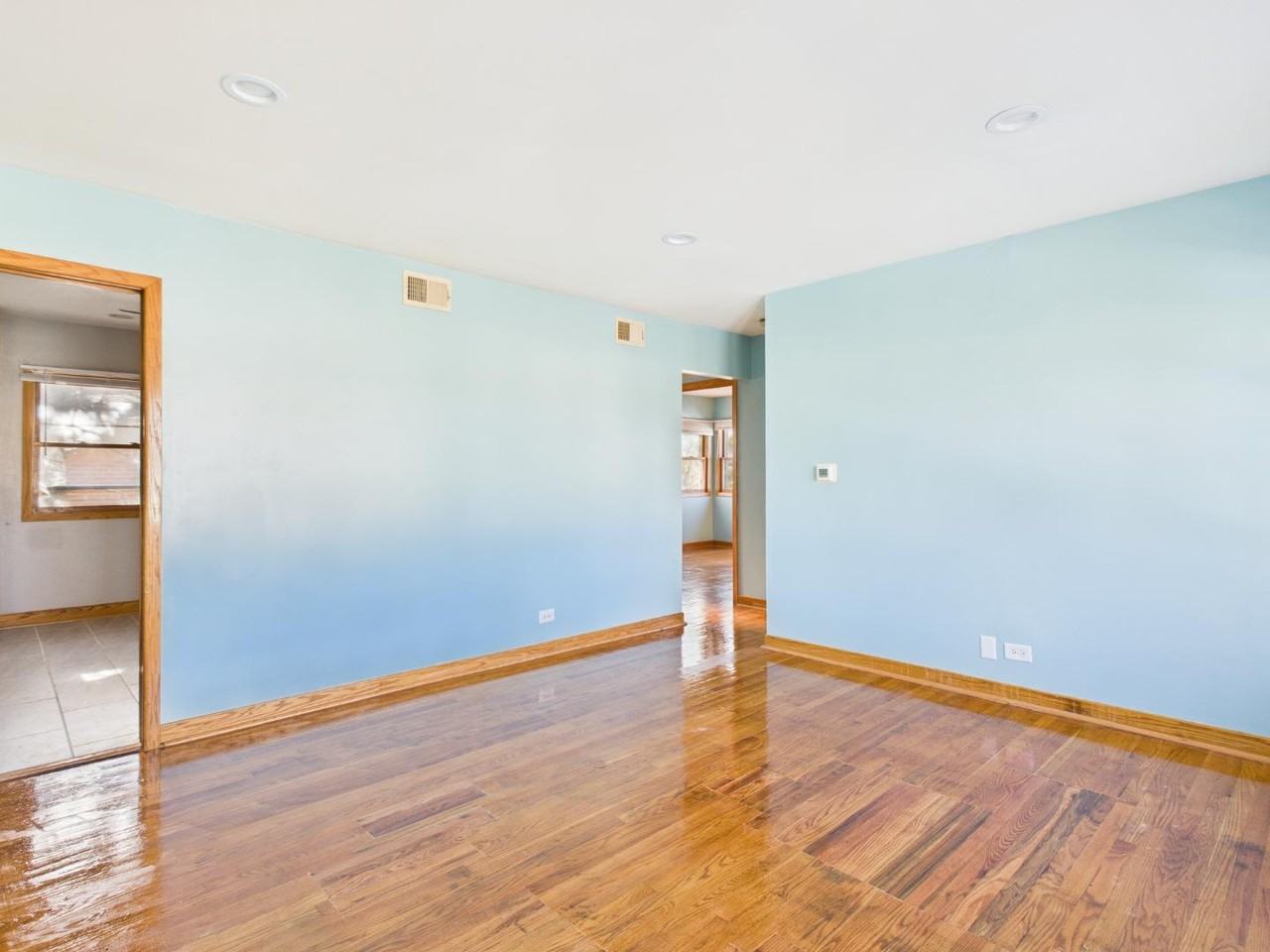 755 Dulles Rd - Photo 3 of 10