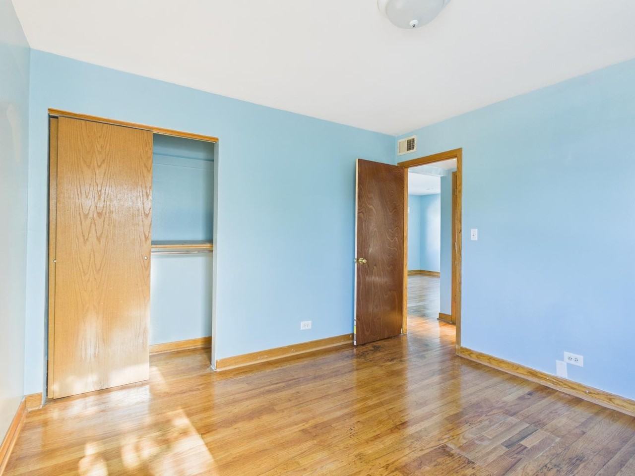 755 Dulles Rd - Photo 5 of 10