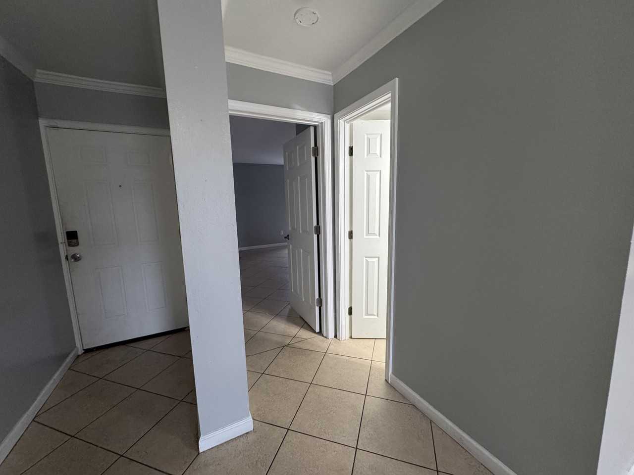 406 Marshall Ct Nw #5 - Photo 2 of 12