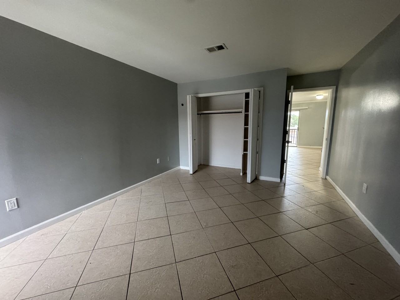 406 Marshall Ct Nw #5 - Photo 4 of 12