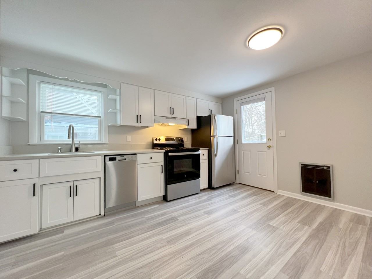 28 Kiernan Rd #28 - Photo 3 of 13