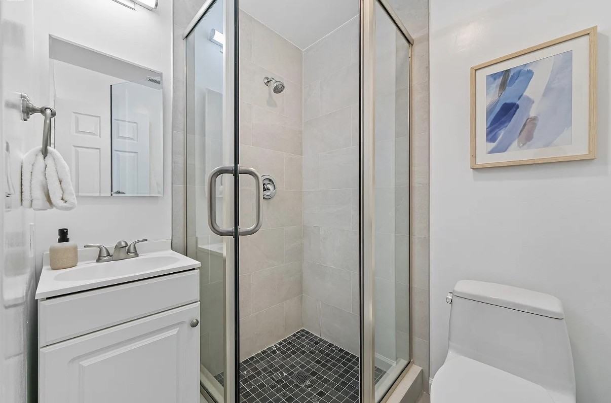 163 Gladys Ave - Photo 3 of 11