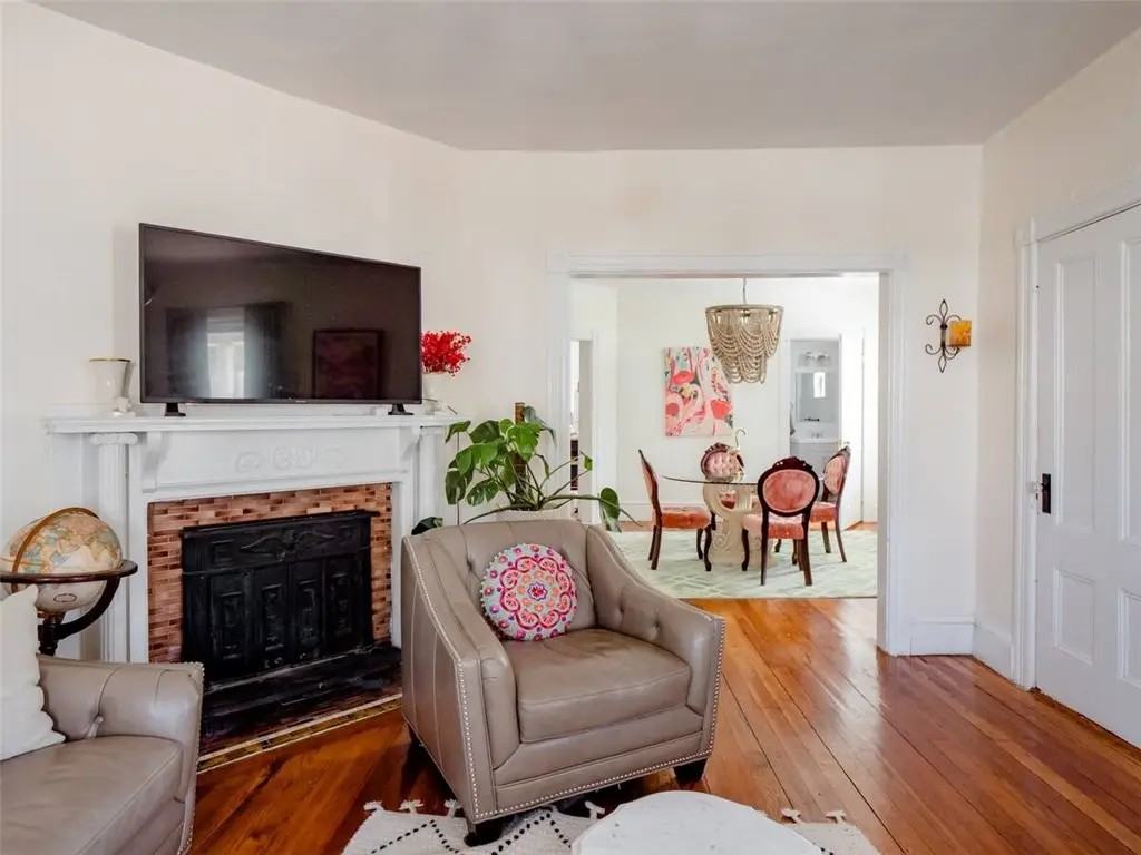 14 Carleton St - Photo 2 of 17