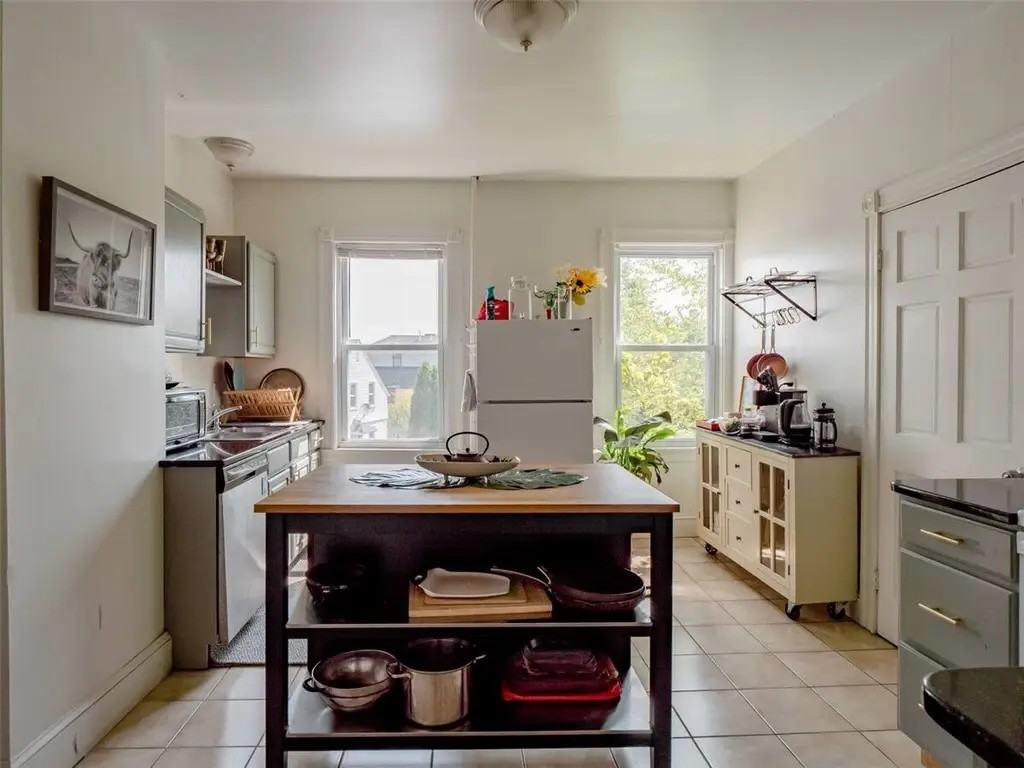 14 Carleton St - Photo 4 of 17