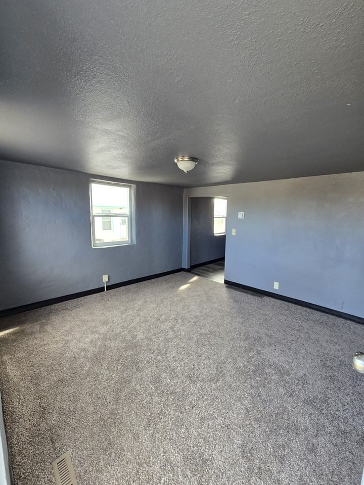 1320 E Ash St #NA - Photo 7 of 15