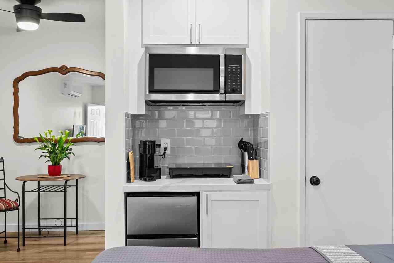 732 Poli St #2 - Photo 3 of 17