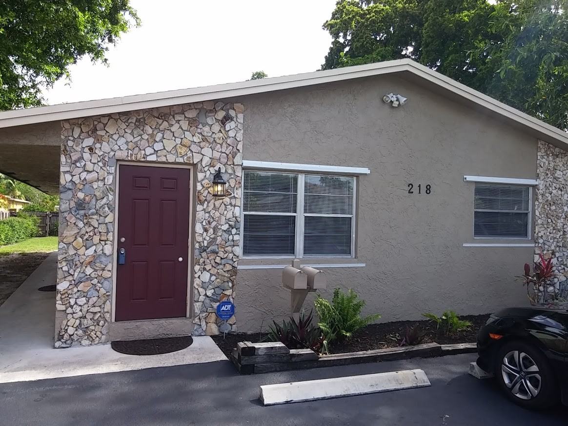 218 Sw 14th St #1 - Photo 2 of 16