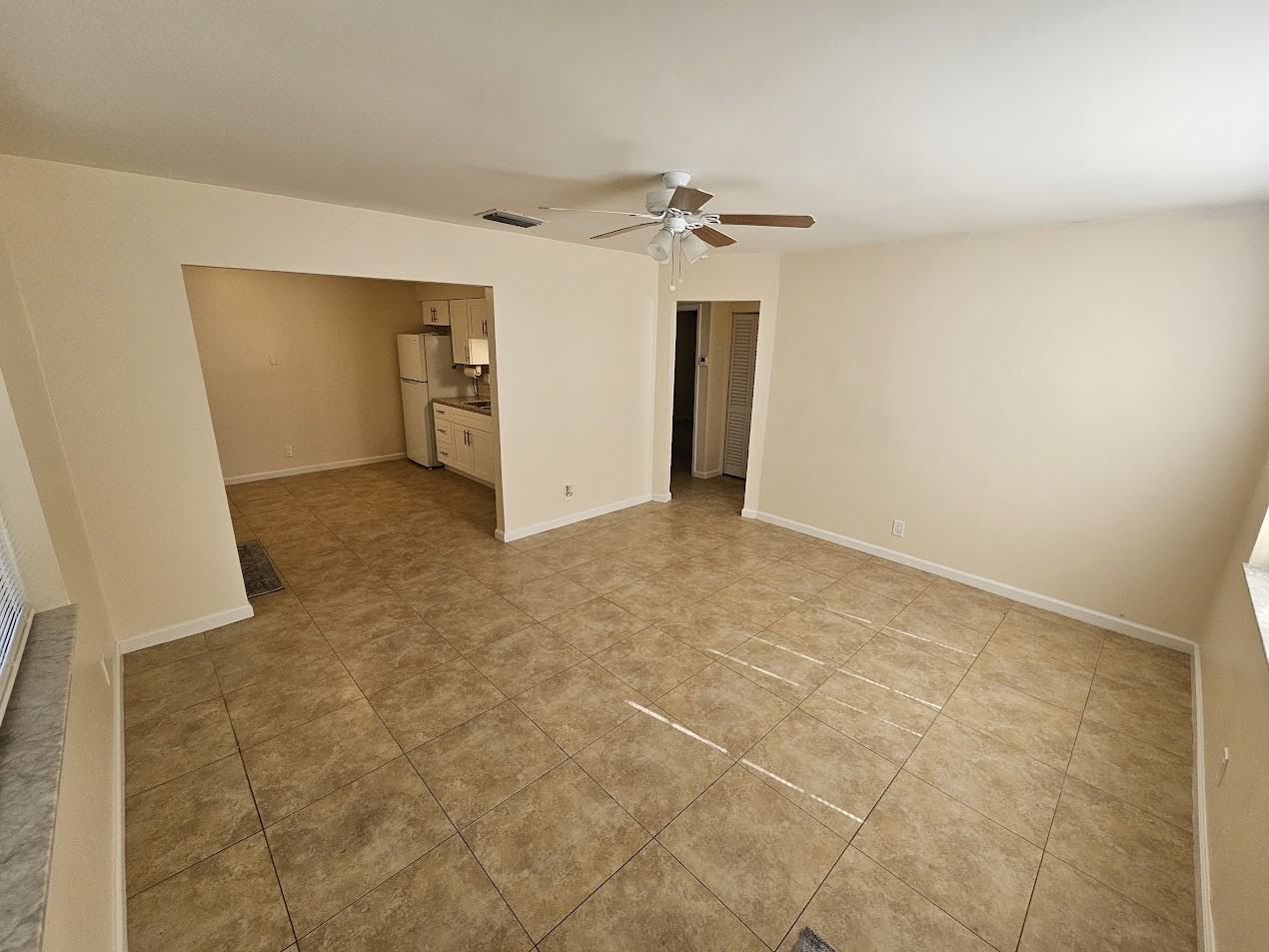 218 Sw 14th St #1 - Photo 3 of 16