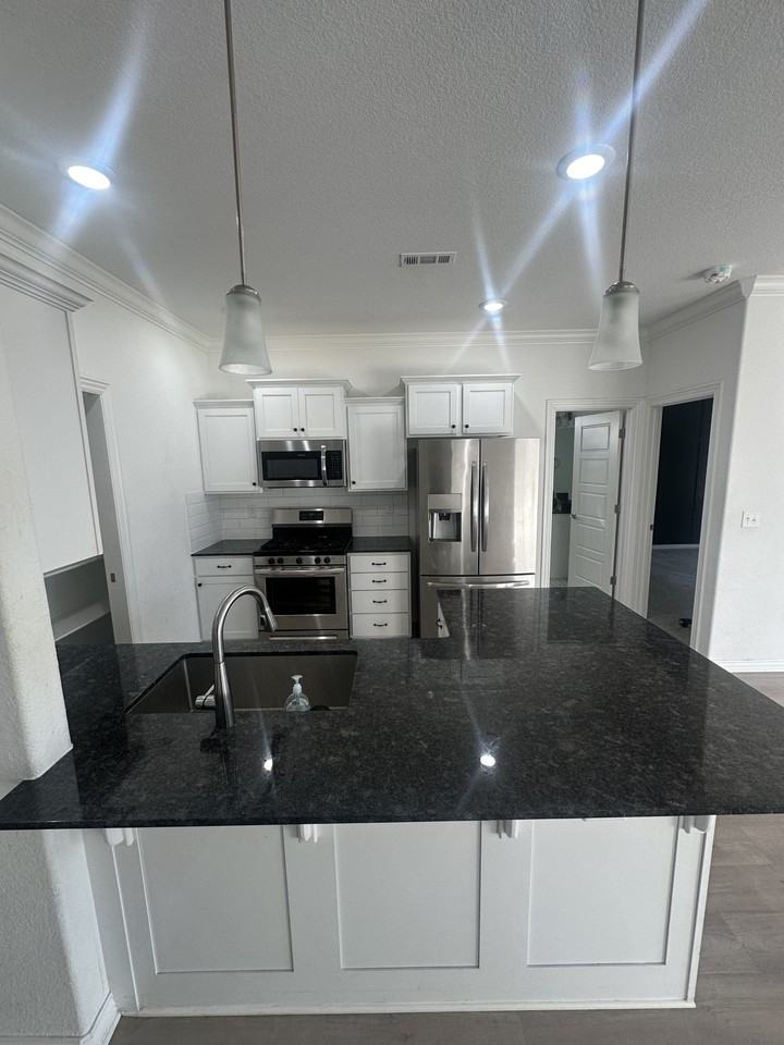 1021 Lakeview Dr #NA - Photo 4 of 21