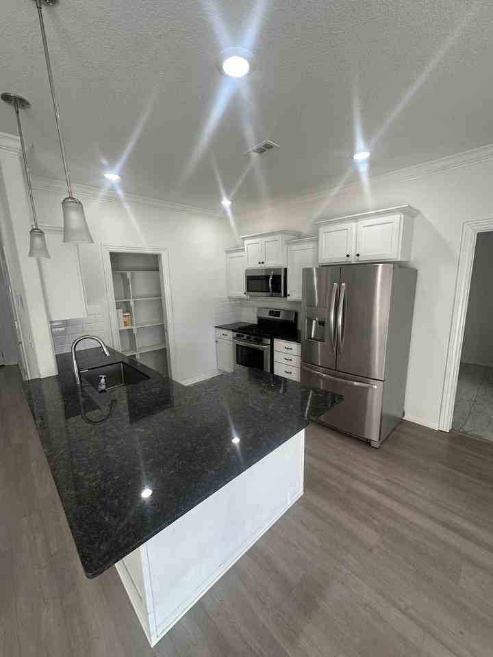 1021 Lakeview Dr #NA - Photo 5 of 21