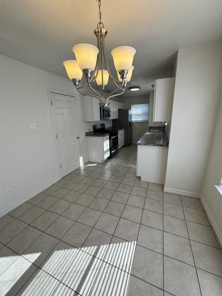 1506 Jefferis Ave #1 - Photo 7 of 48