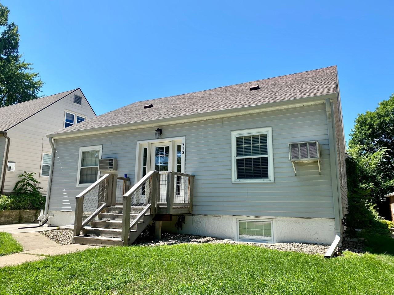 913 S 1st Ave - Photo 3 of 3