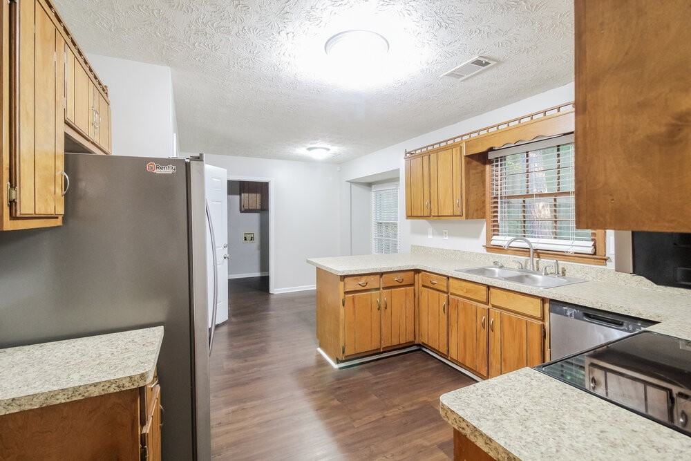 1418 Hillside Pl Se - Photo 5 of 16