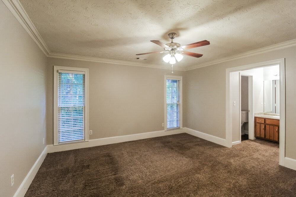 1418 Hillside Pl Se - Photo 7 of 16