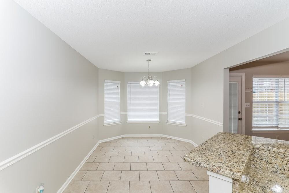 995 Scofield Dr - Photo 4 of 15