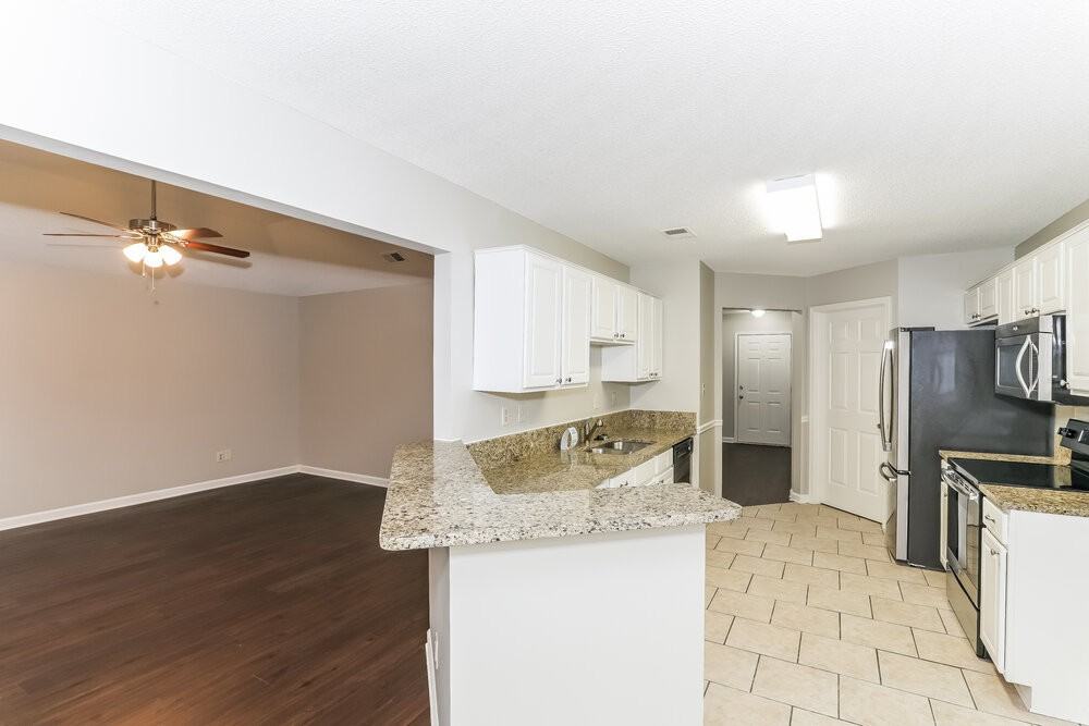 995 Scofield Dr - Photo 5 of 15