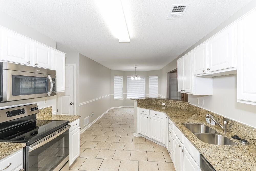 995 Scofield Dr - Photo 6 of 15