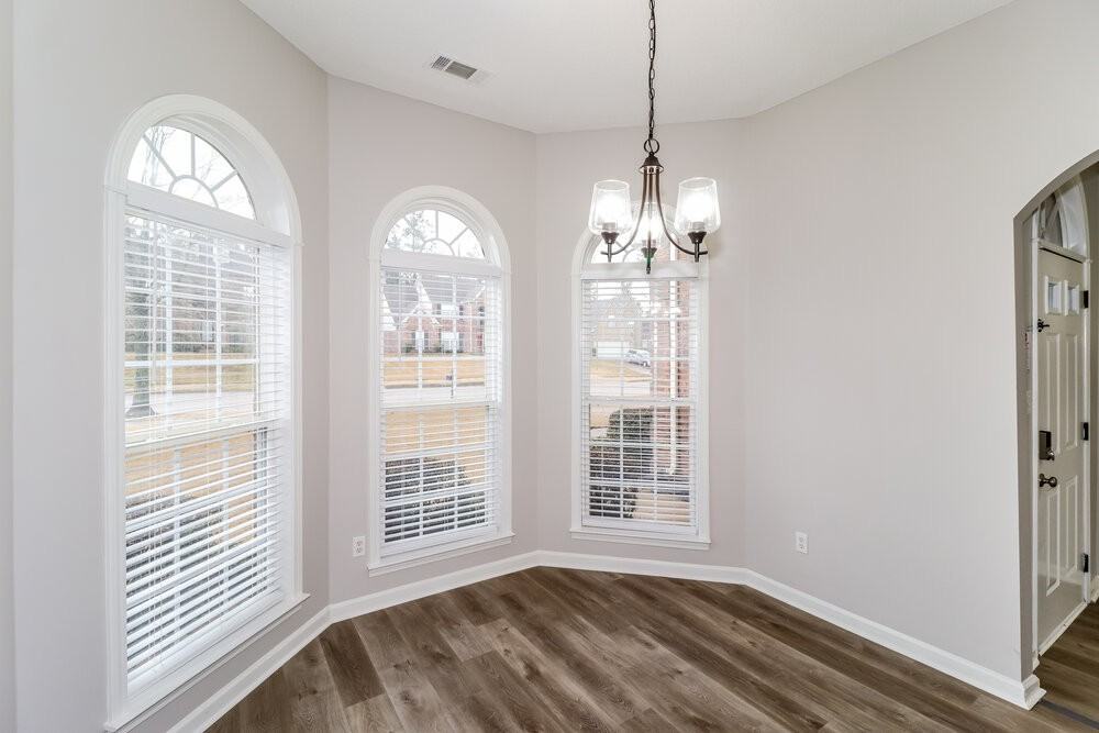 10114 Bloomsbury Ave - Photo 7 of 17