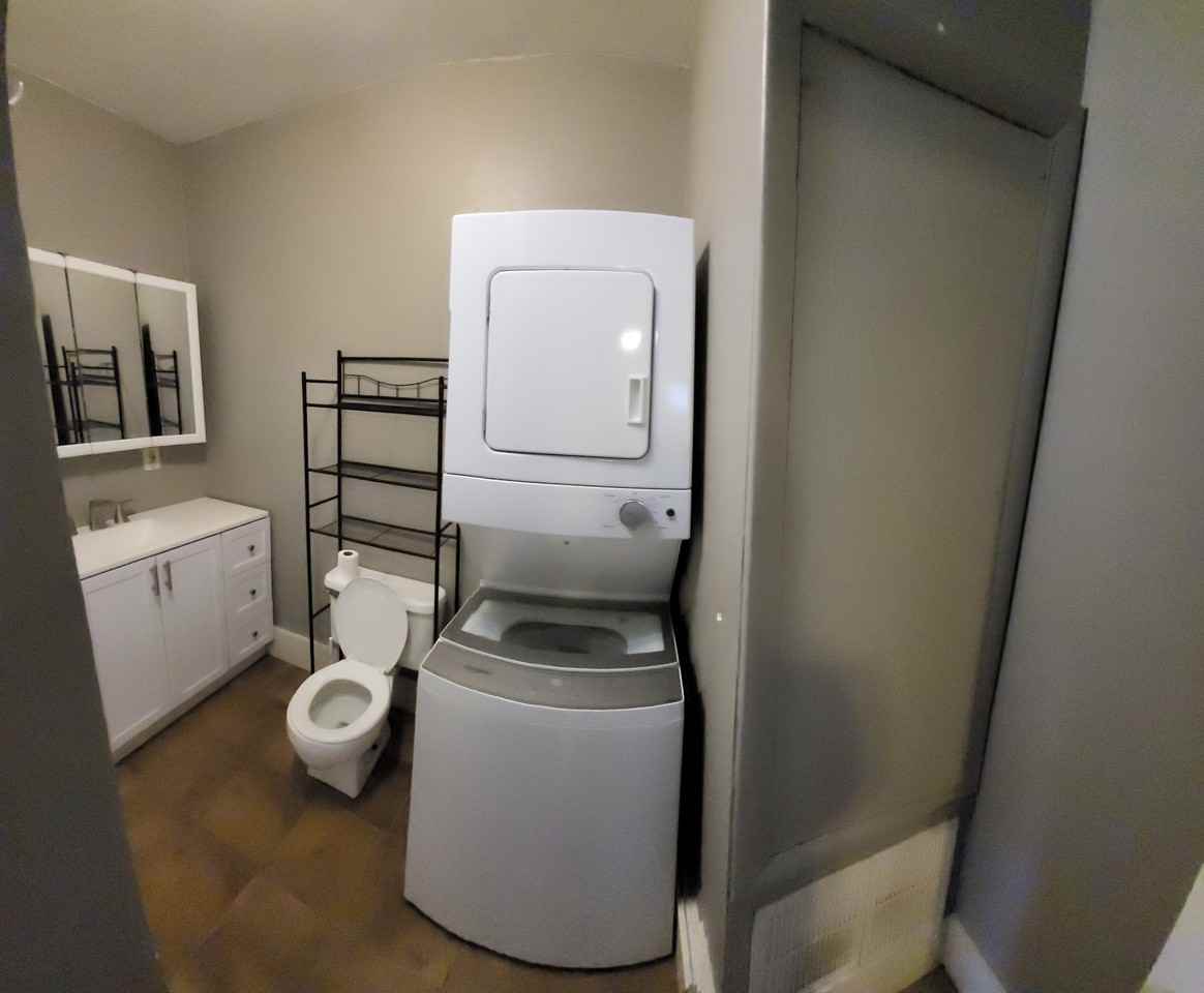 215 1/2 N Jenkins St #1 - Photo 5 of 9