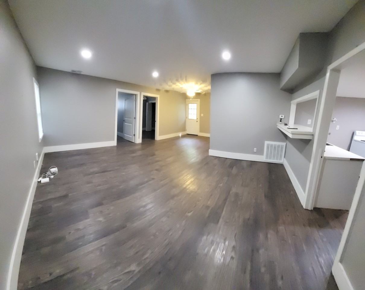 215 1/2 N Jenkins St #1 - Photo 7 of 9