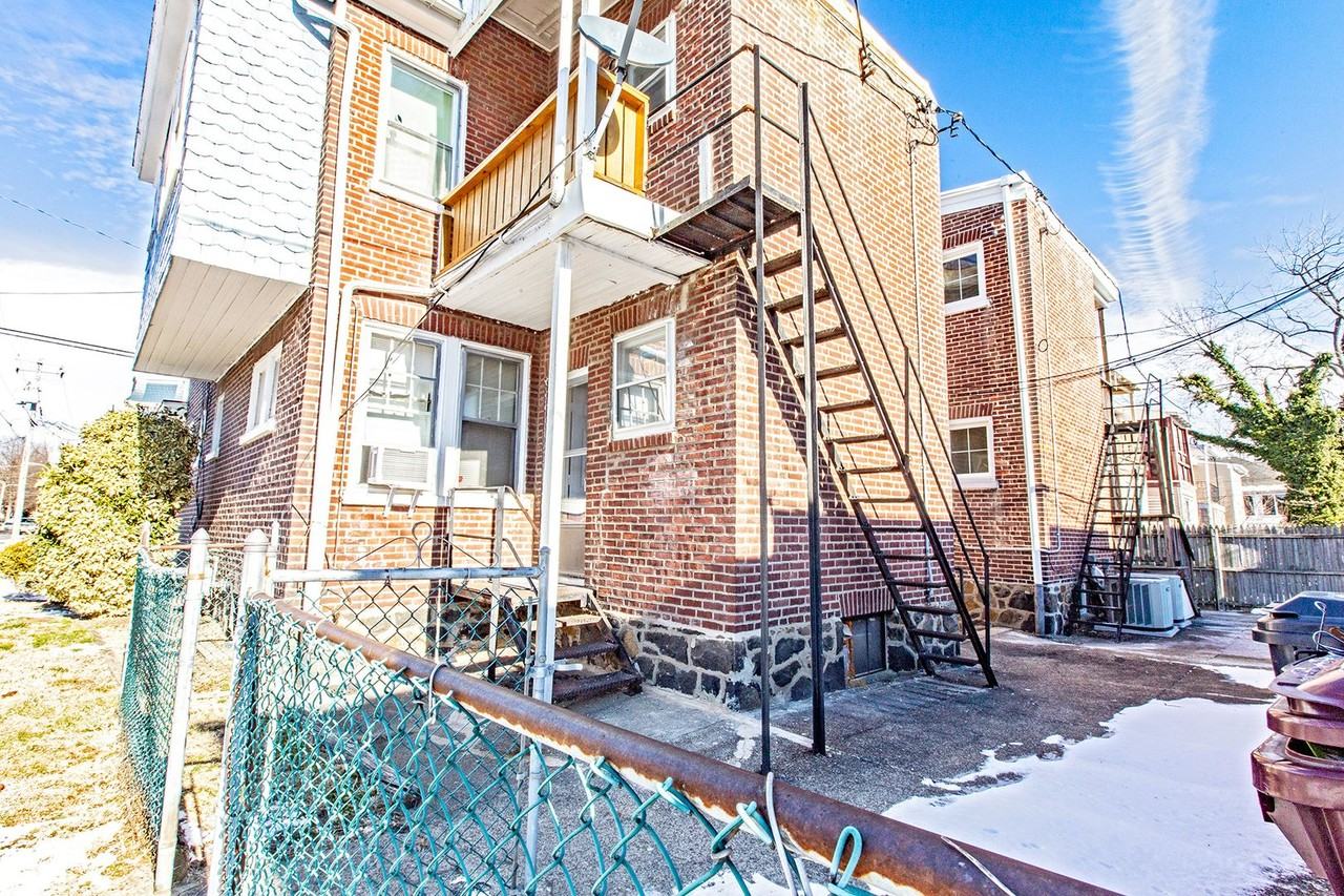 2700 N Madison St - Photo 3 of 12