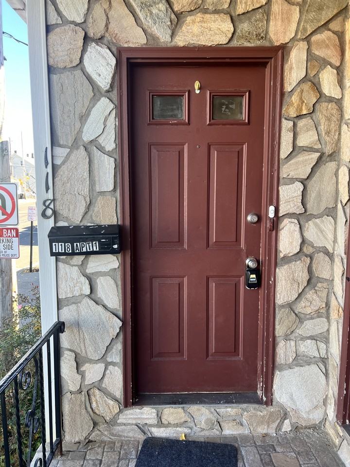 118 E Broad St 1st Fl #3 - Photo 2 of 10