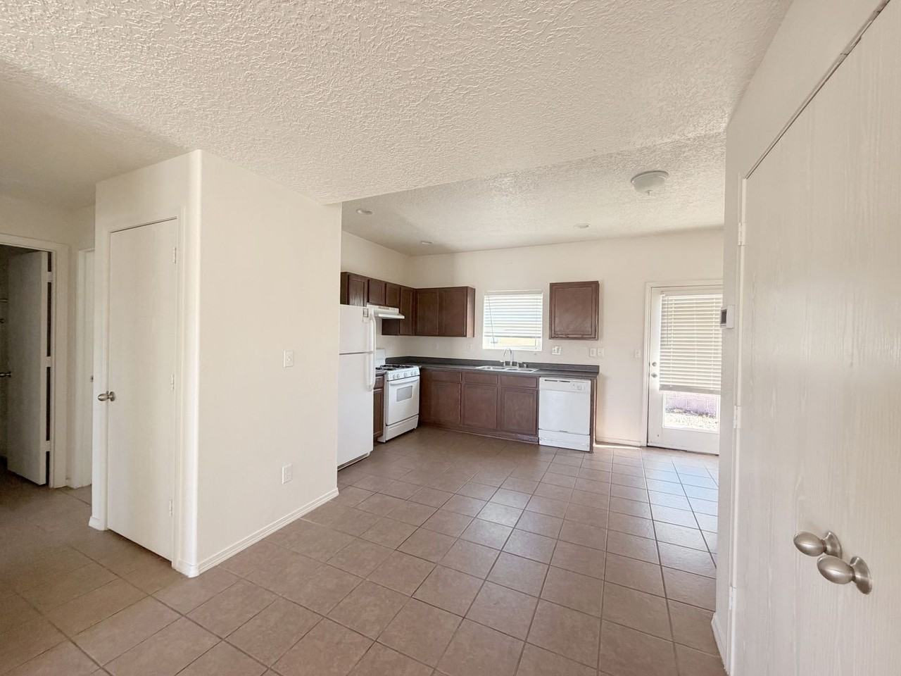 2302-2314 North Red Oak Drive - Photo 3 of 14