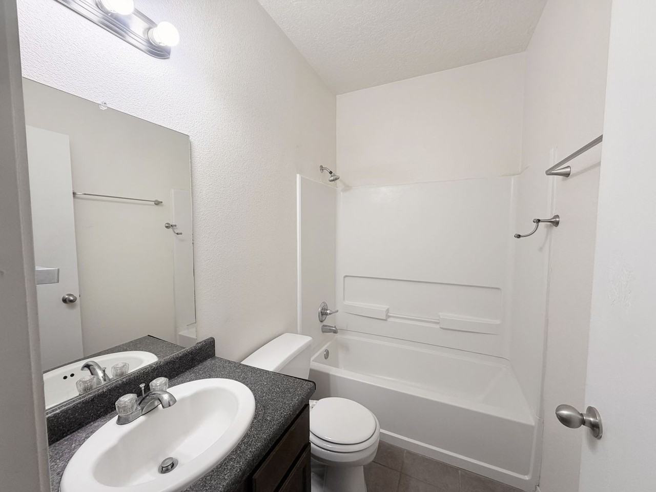 2302-2314 North Red Oak Drive - Photo 5 of 14