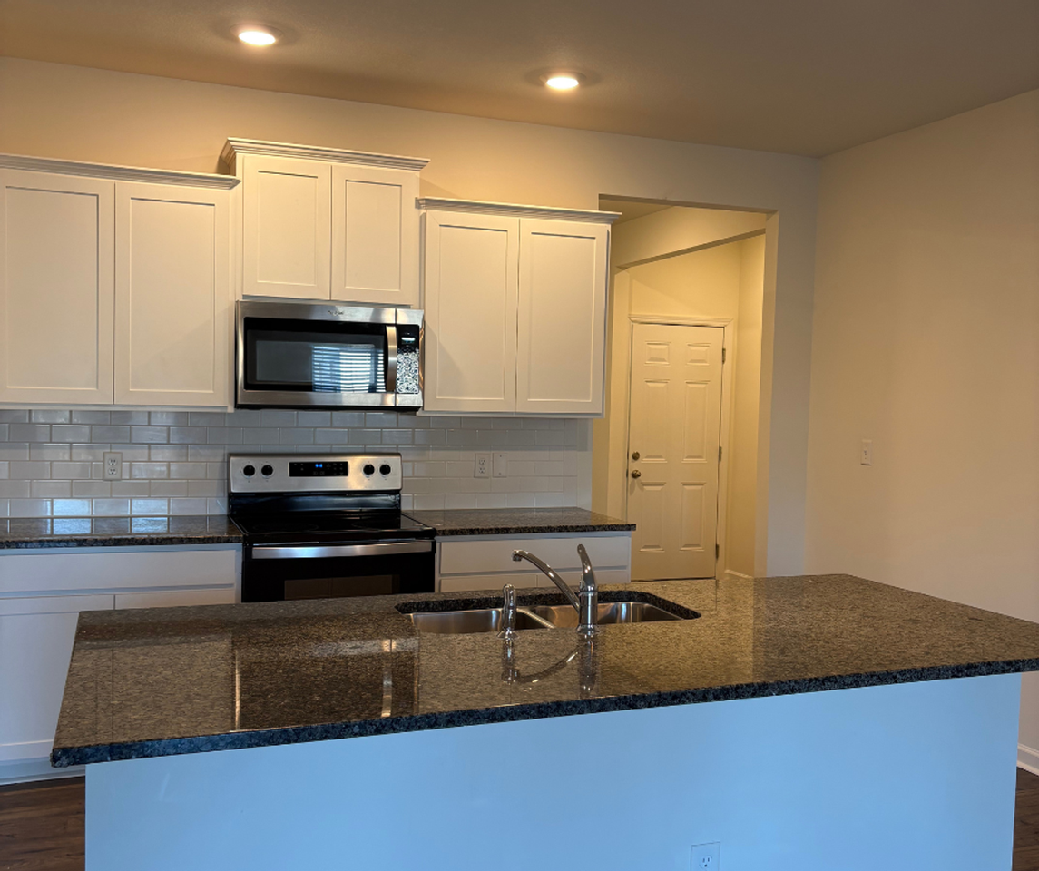 2049 Tournament Dr - Photo 2 of 17