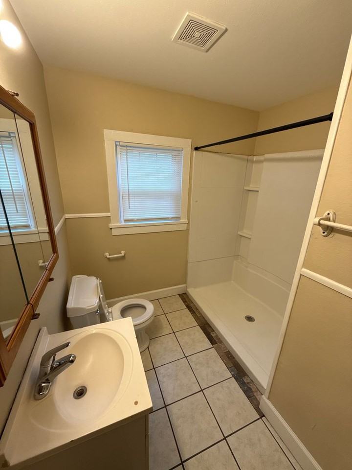 1003 N El Paso Ave - Photo 5 of 10