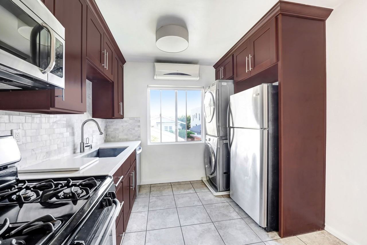 706 N Rampart Blvd - Photo 3 of 13