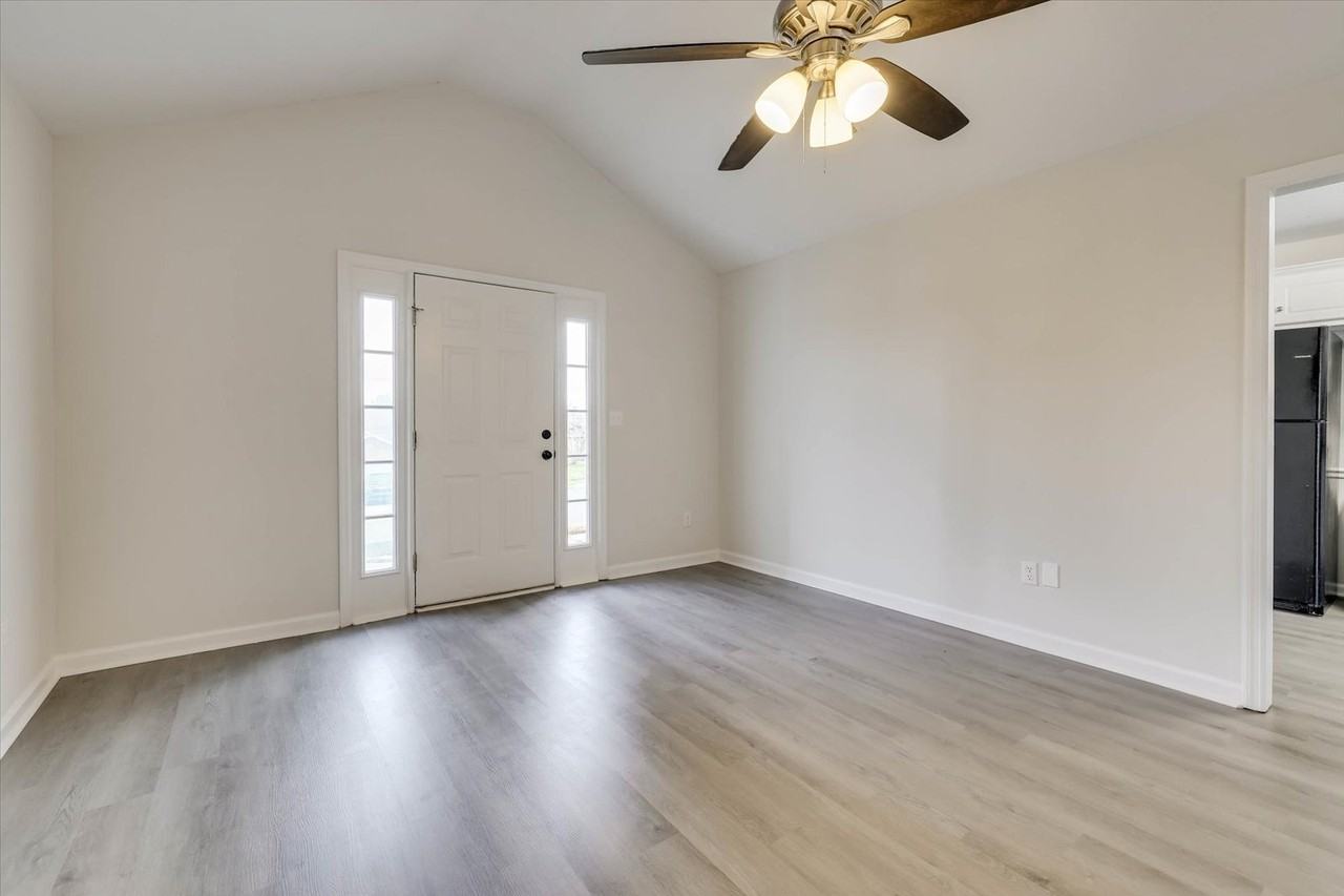 2824 Cranbrook Dr #1 - Photo 5 of 41