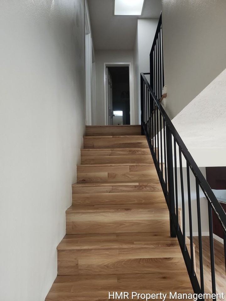 671 S College Ave - Photo 5 of 31