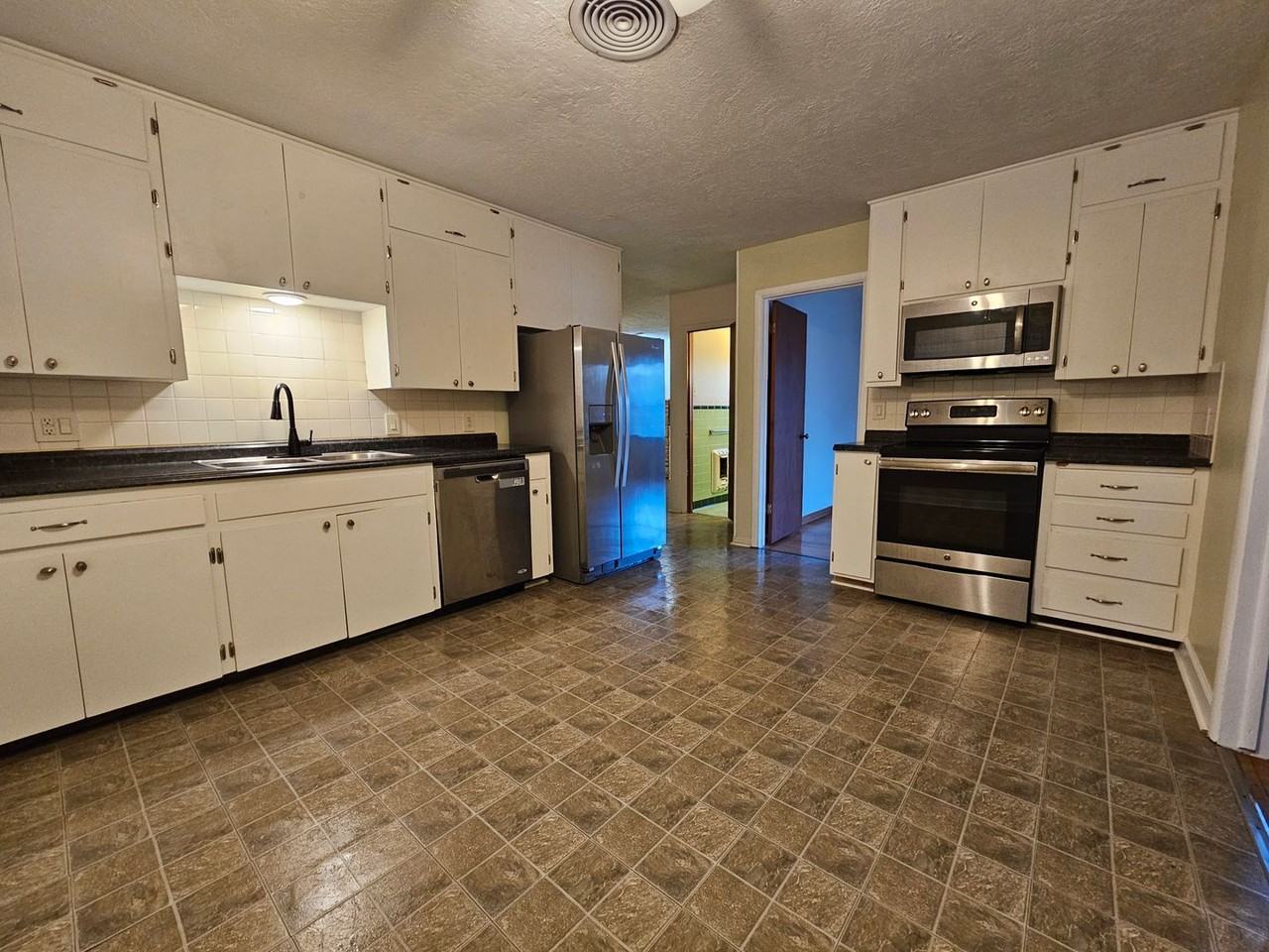 1201 Cruce St - Photo 3 of 16