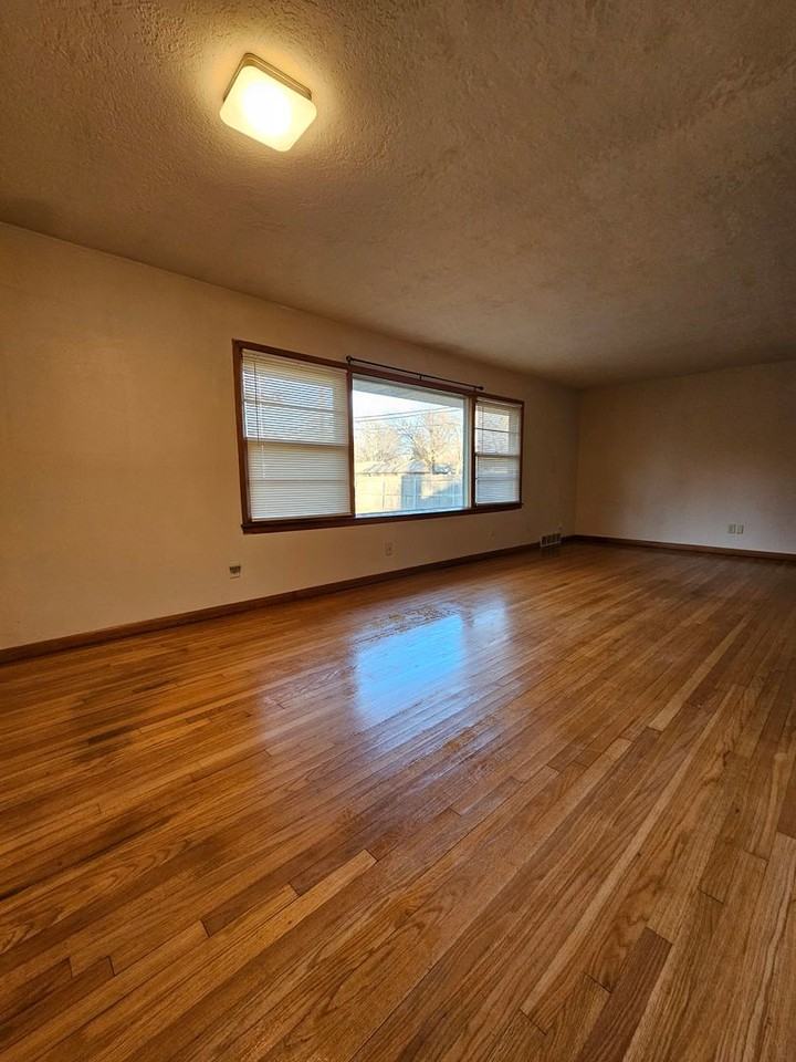 1201 Cruce St - Photo 5 of 16