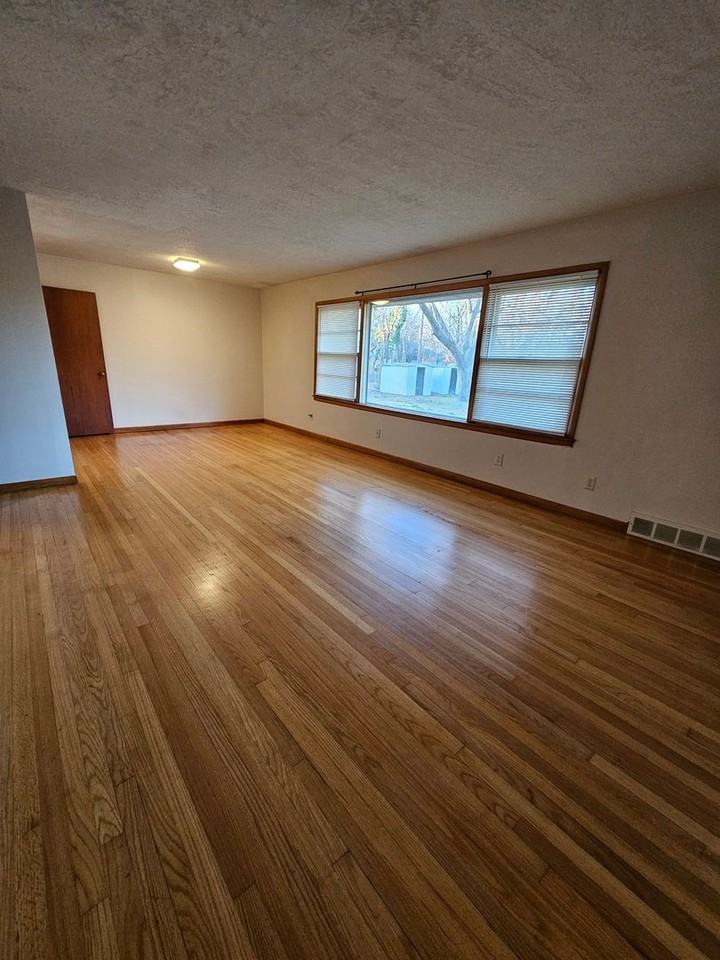 1201 Cruce St - Photo 6 of 16