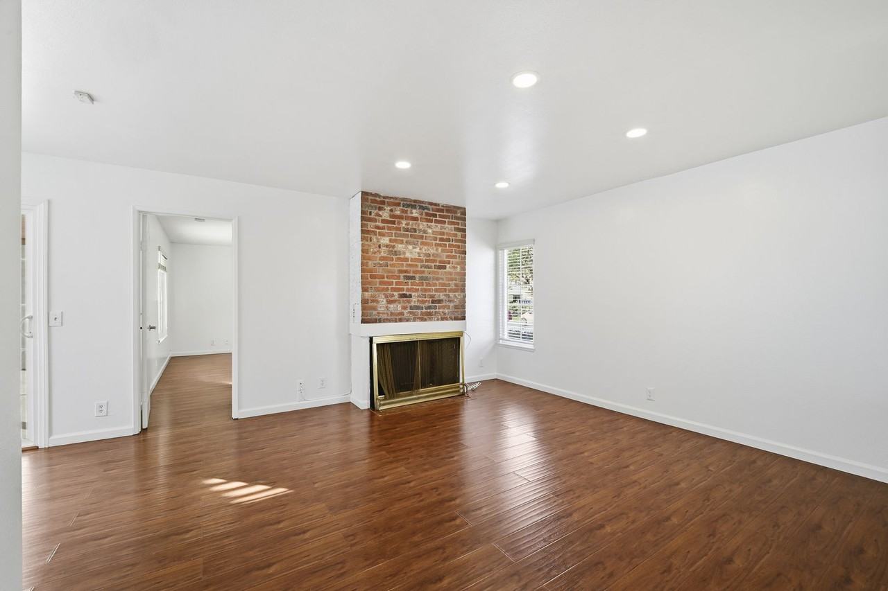 41 Orchard - Photo 4 of 24