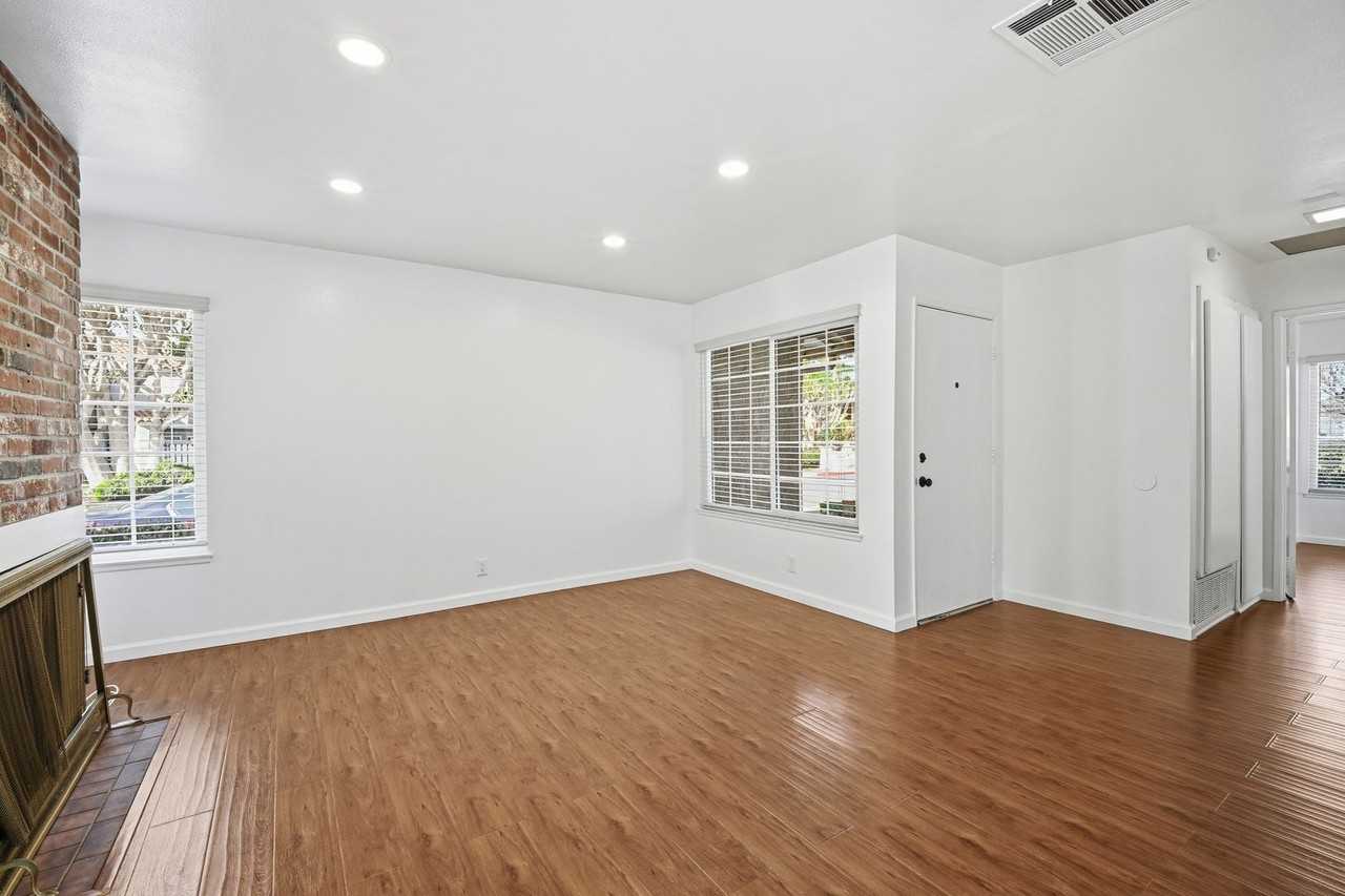 41 Orchard - Photo 5 of 24