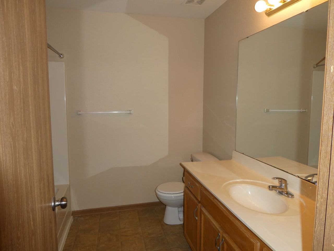 1032 Nw Willow Dr - Photo 2 of 15