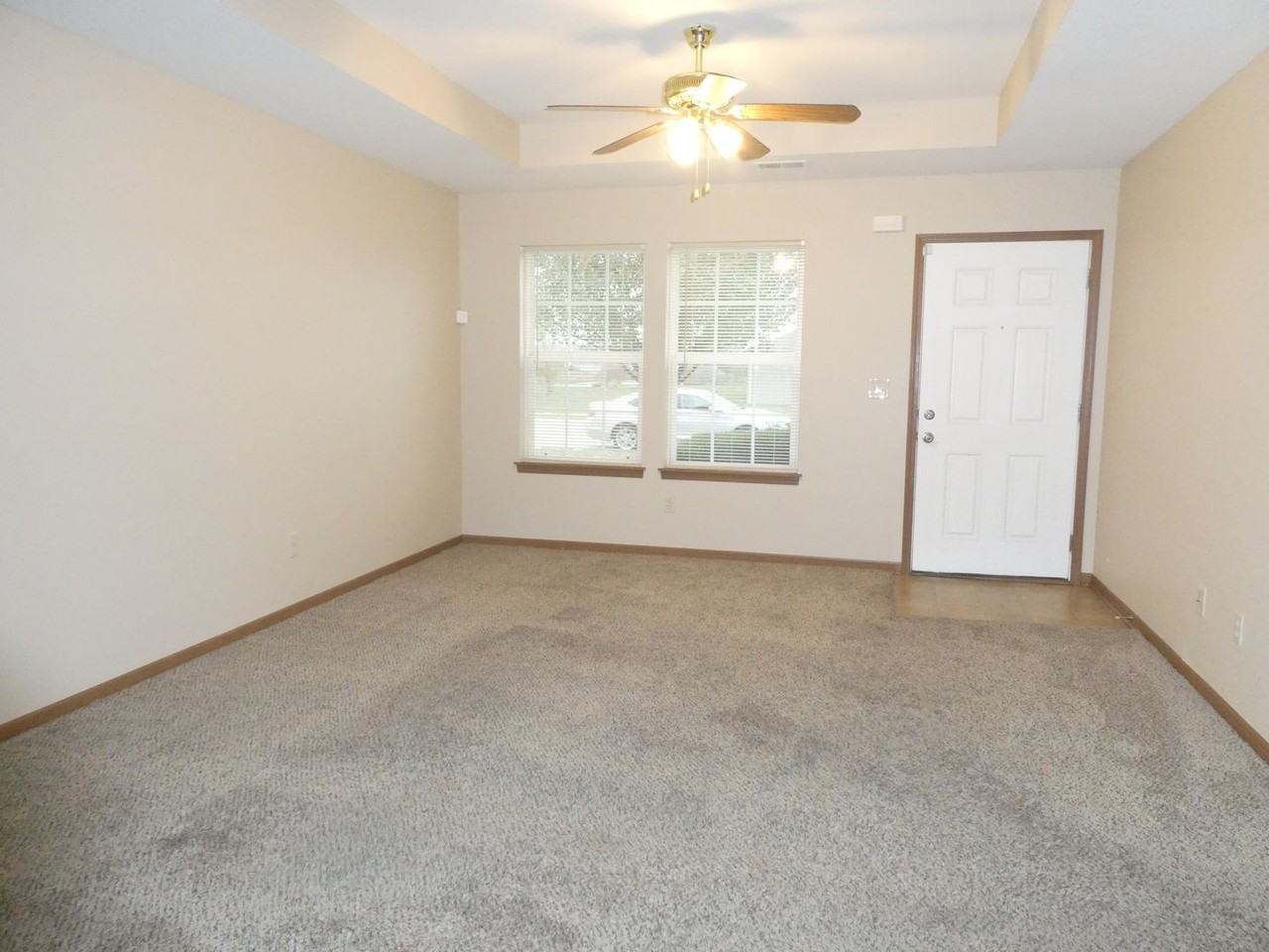 1032 Nw Willow Dr - Photo 2 of 15
