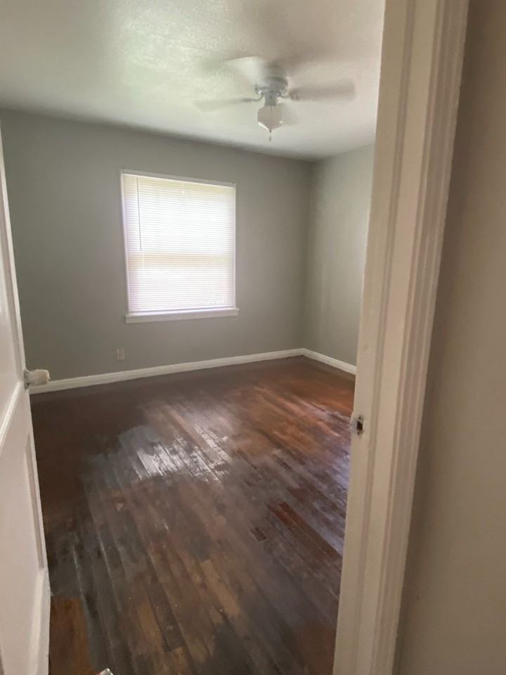 121 E 44th St - Photo 3 of 5