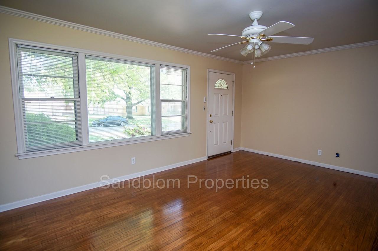 4211 E 24th St - Photo 4 of 20